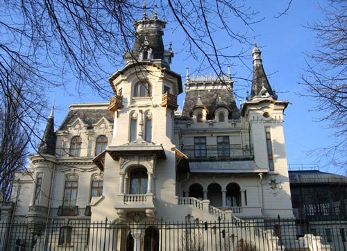 2_bucharest_northcismigiu_building Cismigiu Park area, end of 19th century French chateau style grandiose building