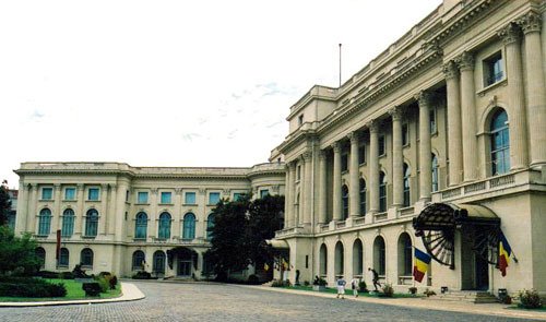 5_neoclassicalfacade_royalpalace_bucharest The Neo-Classical façade of the former Roayl Palace, Bucharest