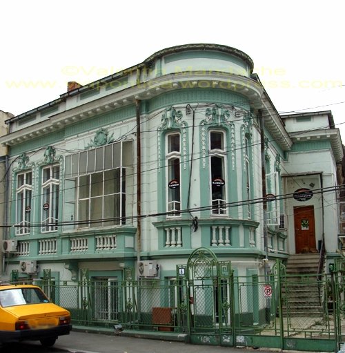 "Little Paris" house with Art Nouveau decorations "Little PAris" house with Art Nouveau decorations, built in 1900s, Opera area, Bucharest (Valentin Mandache)