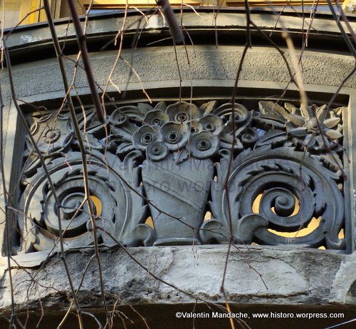 Neo-Romanian style floral panel, Bucharest