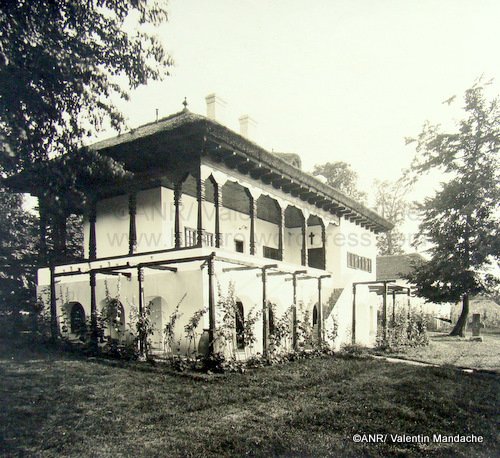 Mock country house, Scroviste royal retreat complex