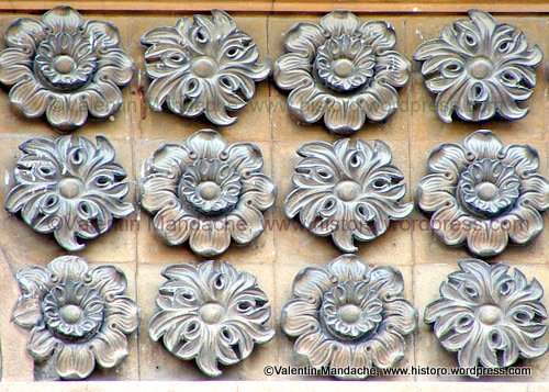 Neo-Romanian style floral frieze, Bucharest