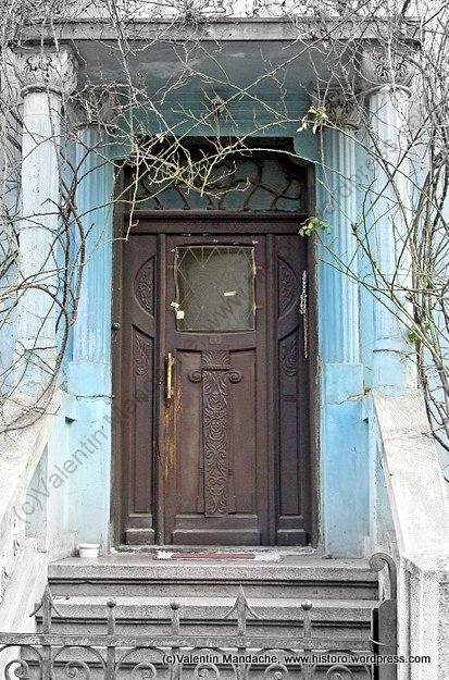 Art Nouveau style doorway, Bucharest