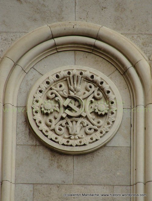 Hammer and sickle ornament, Casa Scanteii, Bucharest