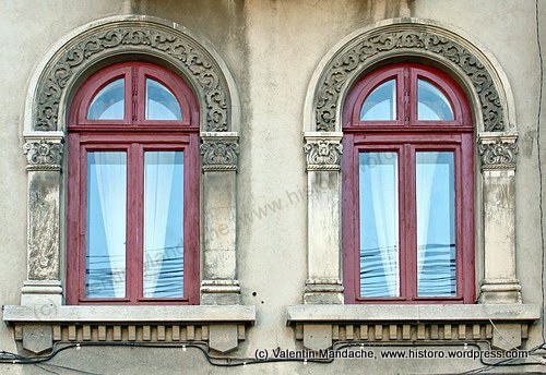 Neo-Romanian style windows, Bucharest