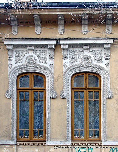 Neo-Romanian style windows, Bucharest