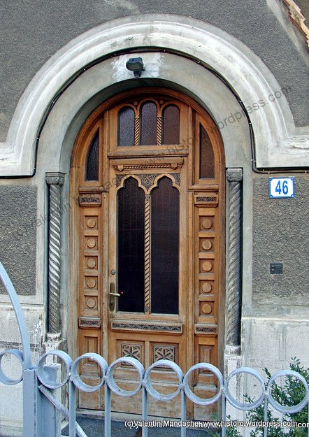 1940s Neo-Romanian style doorway, Bucharest