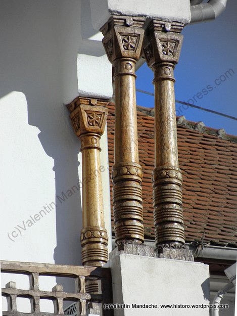 Ethnographic veranda poles