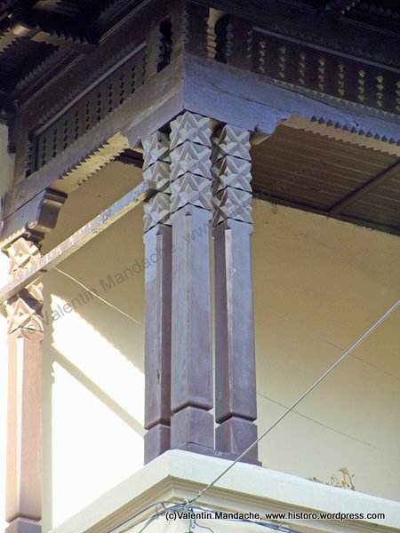 Veranda ethnographic wooden poles, Bucharest