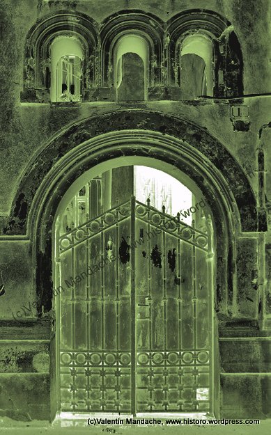 Neo-Romanian style gateway, Bucharest