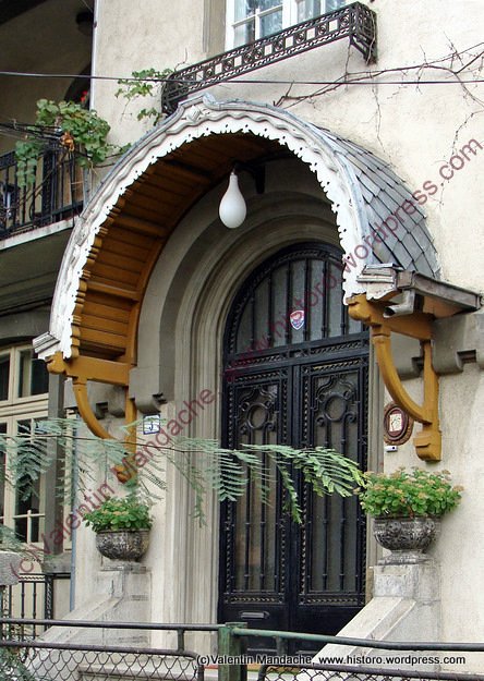 Neo-Romanian style doorway, Bucharest