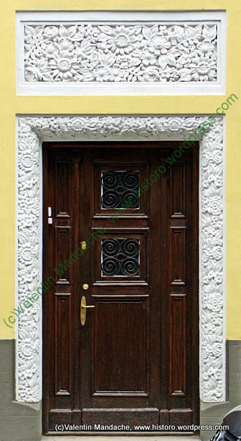 Flamboyant Art Deco floral theme doorway
