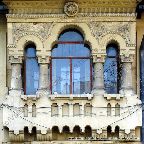 Neo-Romanian style balcony assembly, Bucharest