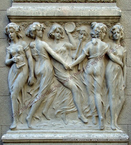 Dancing graces, Art Nouveau style in Mantuleasa quarter, Bucharest