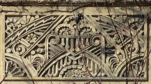 Road infrastructure and Art Deco style house