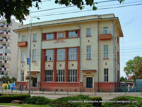 Art Deco style school, Ploiesti