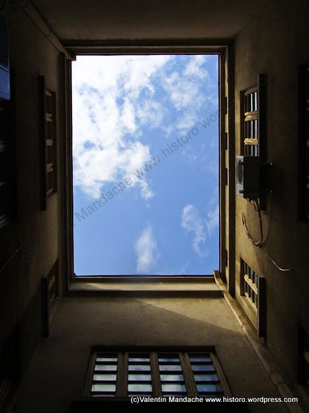 Art Deco lightwell, Bucharest