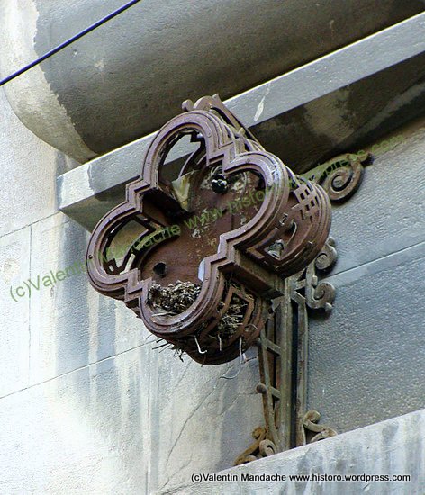 Greek cross shape Neo-Romanian lamp, Bucharest