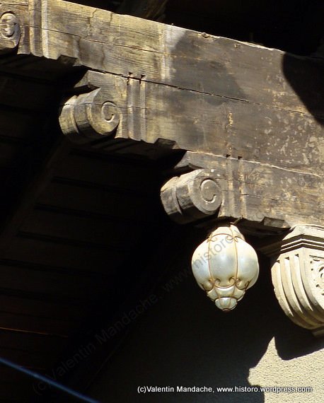 Neo-Romanian style lamp, Bucharest