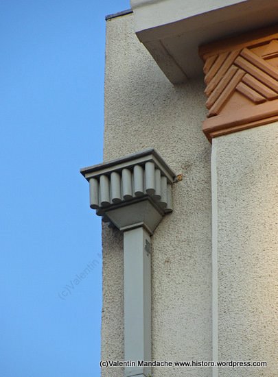 Art Deco rainwater head, Bucharest