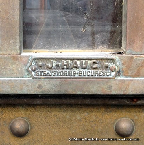 Marmorosch Blank Bank's doorway maker