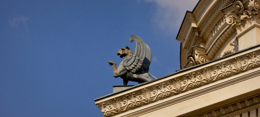 Tour: the architecture of the Athenaeum area