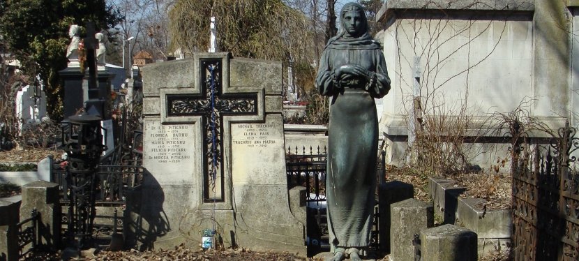 Tour in Bellu Cemetery